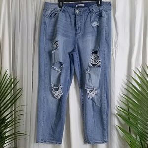 Refuge destroyed boyfriend jeans plus size NWOT